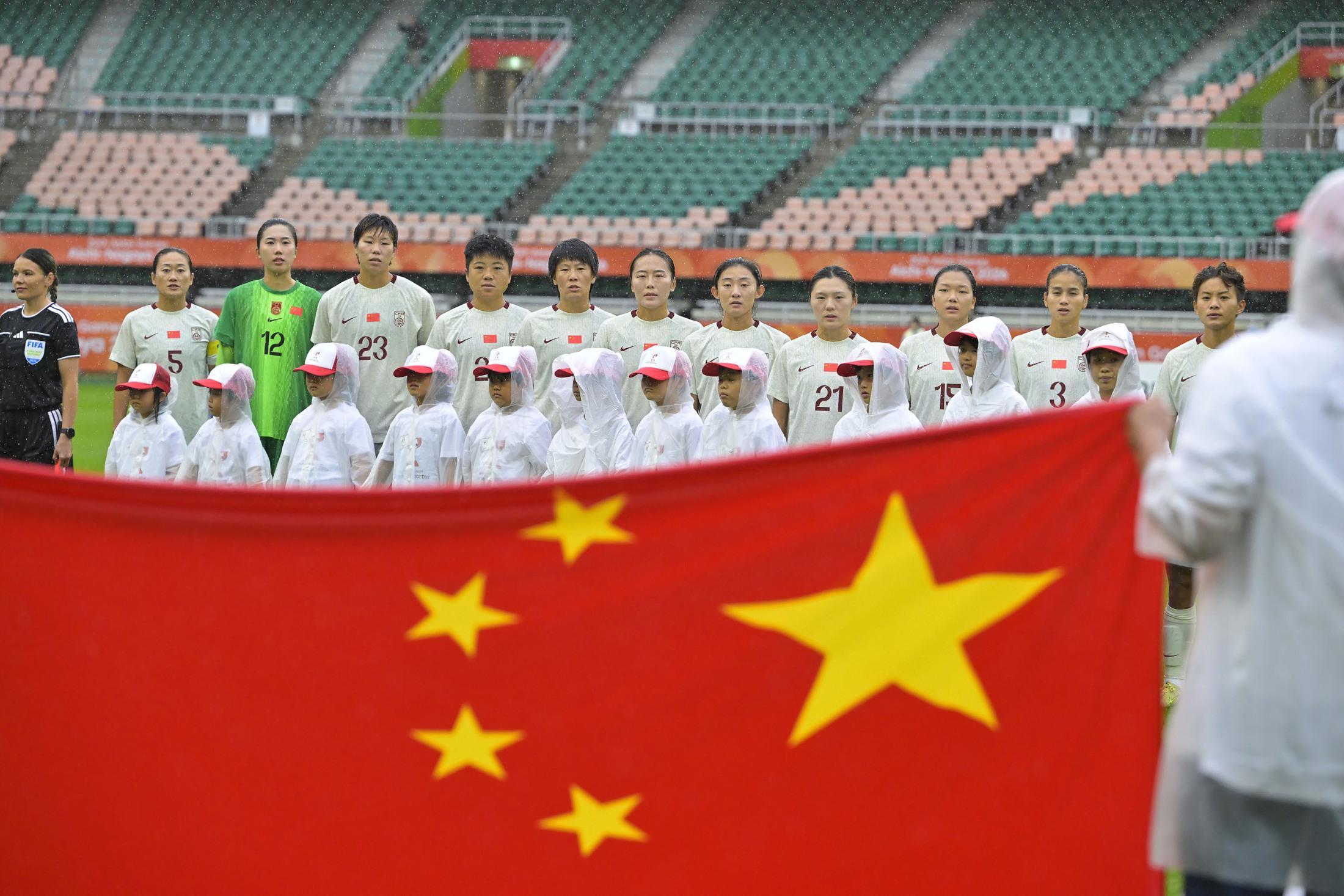马德兴:张琳艳因伤提前回国,中国女足训练、备战太多需总结
